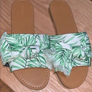 BRAND NEW women sandals